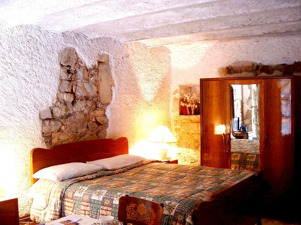 Medieval Village B&B Ne Bilik gambar